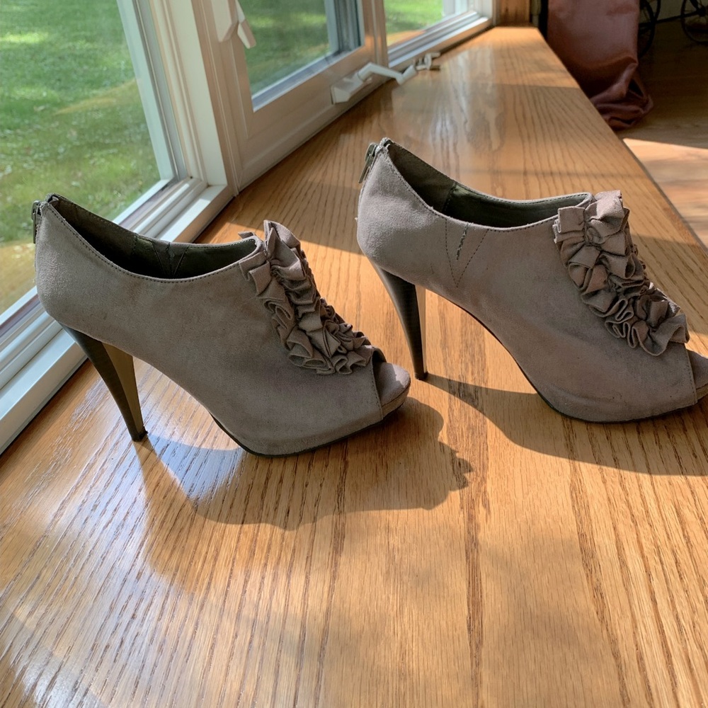 Gray Heels